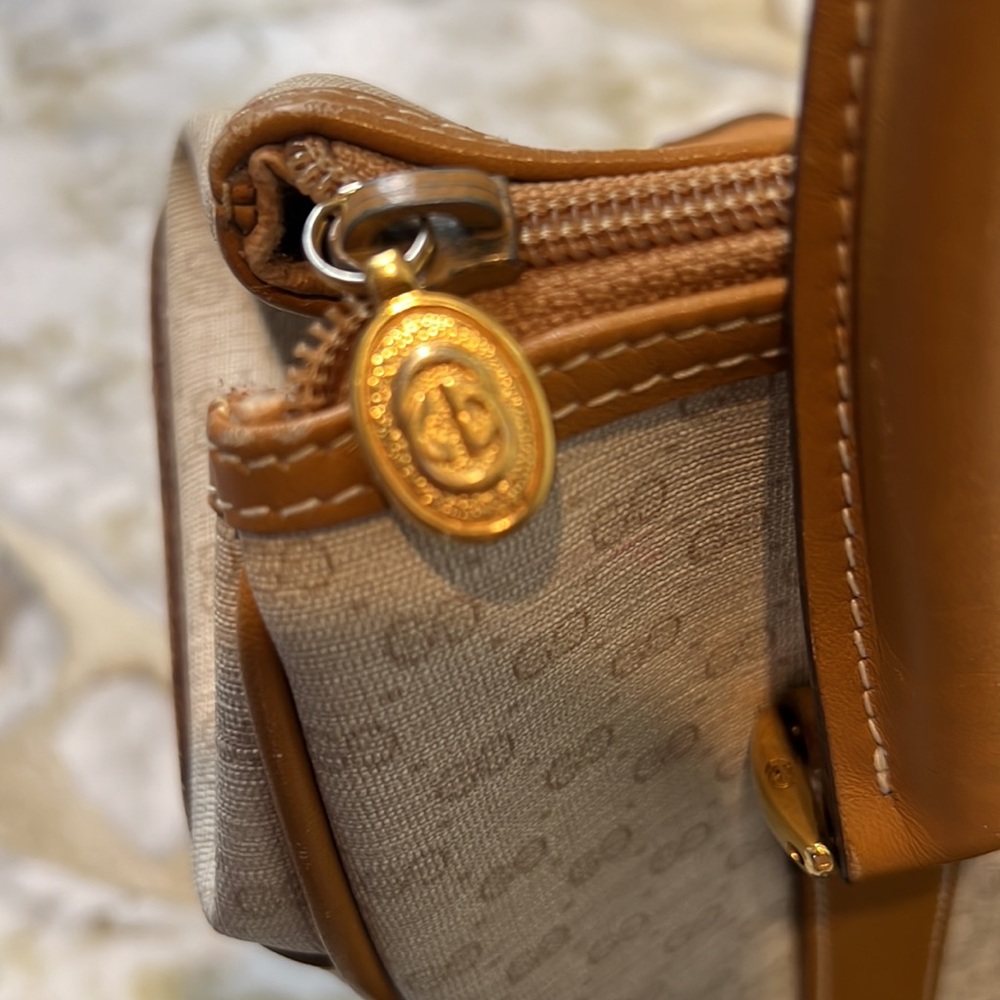 Authentic Gucci Handbag and Makeup Bag - Picture 3 of 12